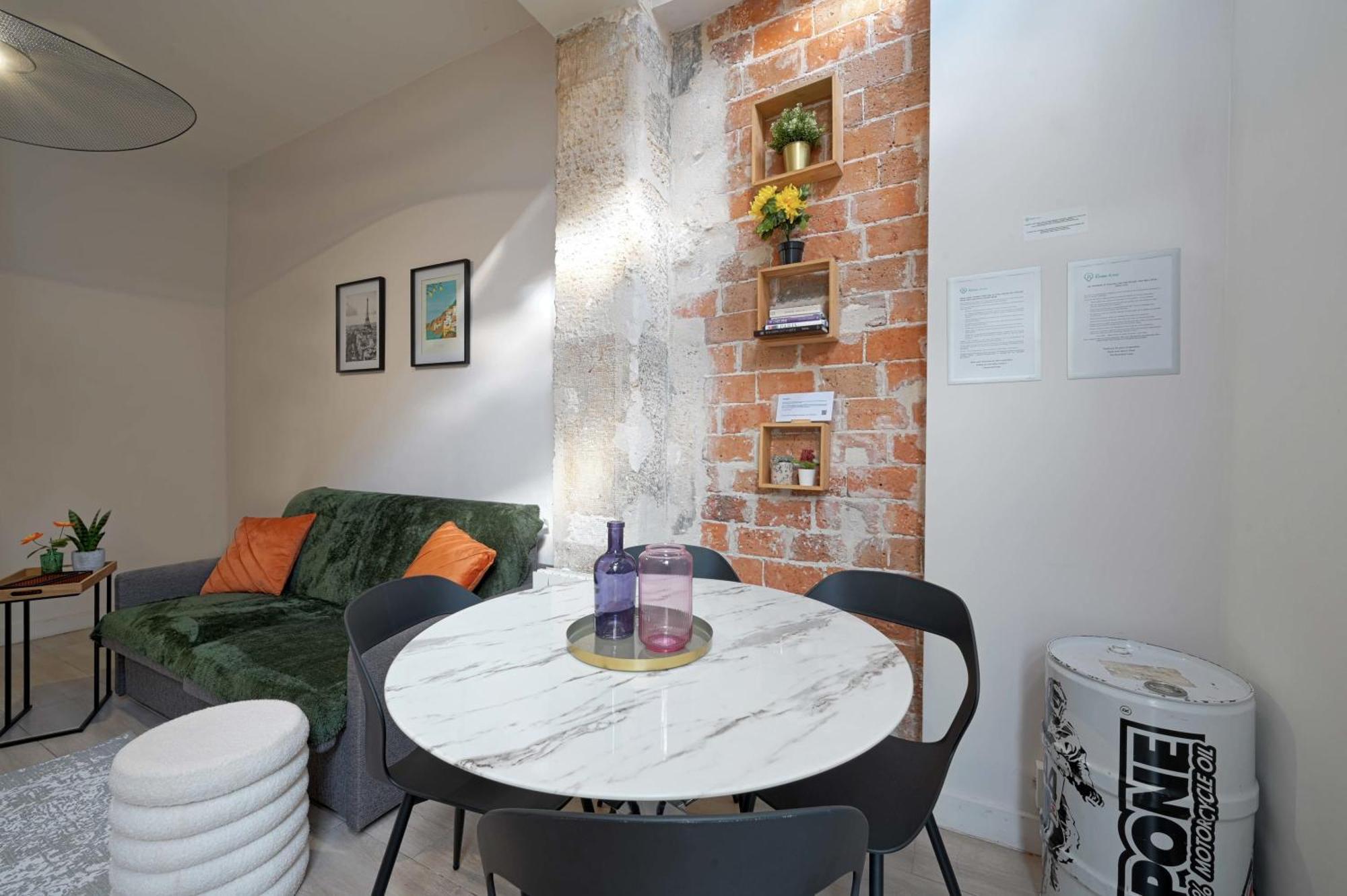 Апартаменты 2 Bed Modern Fully Furnish Flat,Close To Buttes Chaumon Park Париж Экстерьер фото